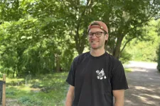 Portrait image of Billy Jones in a green surrounding. Photo